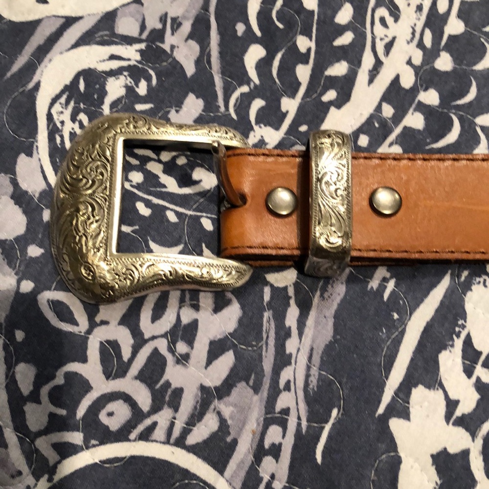 Men’s western belt.